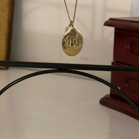 Vintage Goldtone Small Oval Pendant / Necklace with Initials ABC Engraved. - Picture 3 of 6